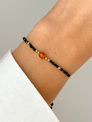 Armband aus Schwarzem Turmalin, Cognac-Bernstein und Hämatit in Goldfarbe