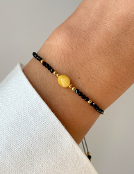 Armband aus Schwarzem Turmalin, Milch-Bernstein und Hämatit in Goldfarbe