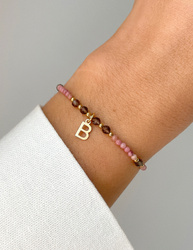 Personalisiertes Armband aus Rhodonit, Rauchquarz und Hämatit in Goldfarbe, mit Buchstabe