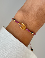 Armband aus Citrin, Schwarzem Turmalin, Rosa Turmalin, Rubin und Hämatit in Goldfarbe