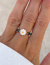 Elastischer Ring: Blümchen aus Perlmutt, Afrikanischer Türkis und vergoldetes Silber