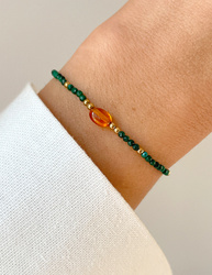 Armband aus Malachit, Cognac-Bernstein und Hämatit in Goldfarbe
